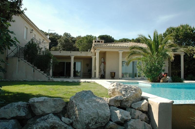 Cotemporary architect house on 6.2 acres in the Alpilles area
